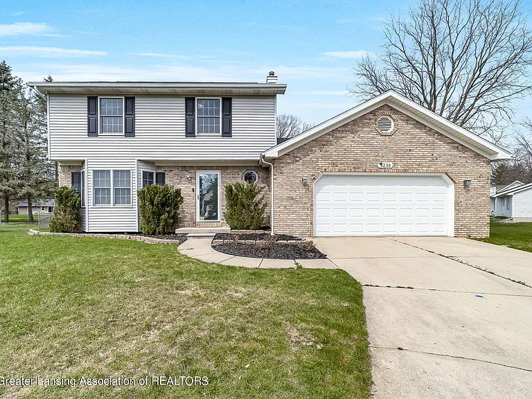 3 bedroom Meadows Ct, Okemos
